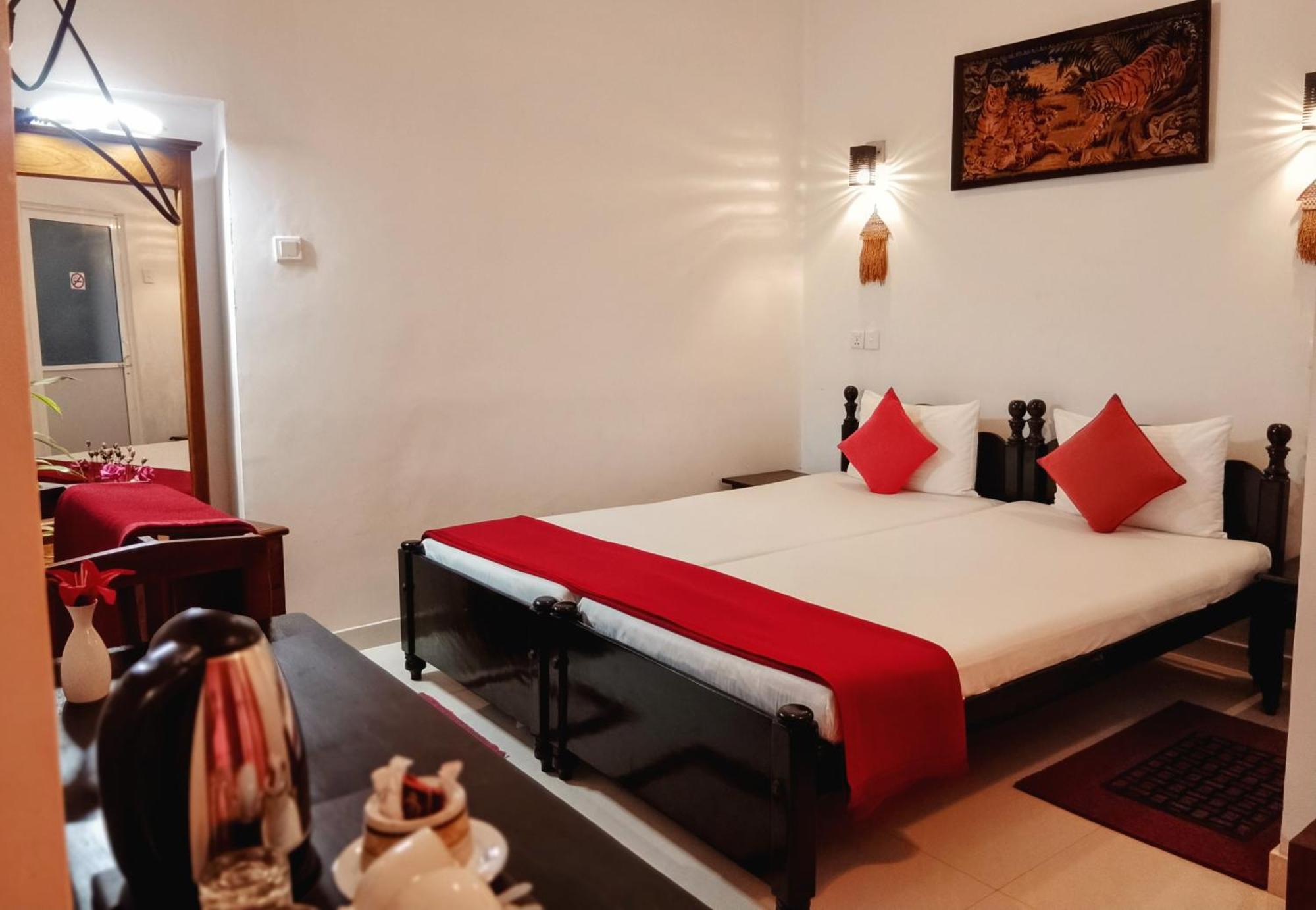 Imaaga Kandy Residence Esterno foto